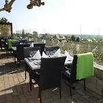 De 3*