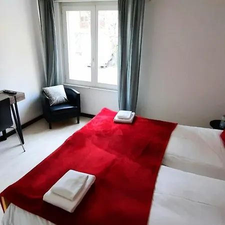 De 3*