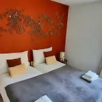 De 3*